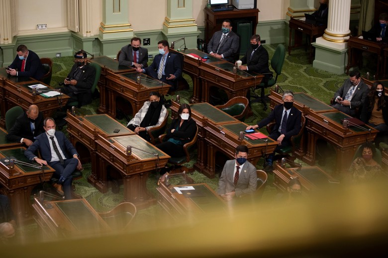 Assemblymembers on the floor during the first day of the legislative session on Jan. 3, 2022. Photo by Miguel Gutierrez Jr., CalMatters