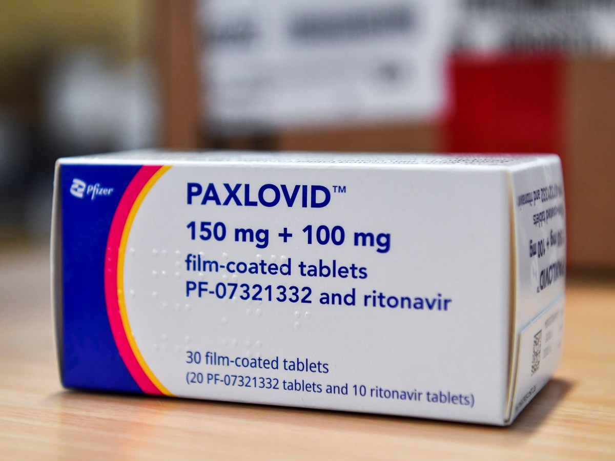 El suministro de antivirales para el COVID está aumentando, pero muchos pacientes no los están usando